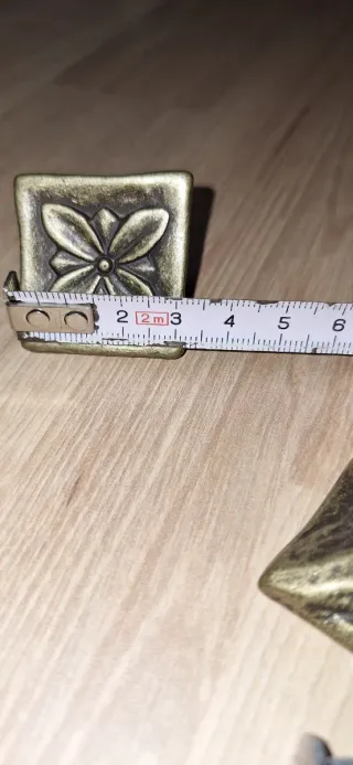 Tiradores cuadrados con diseño floral