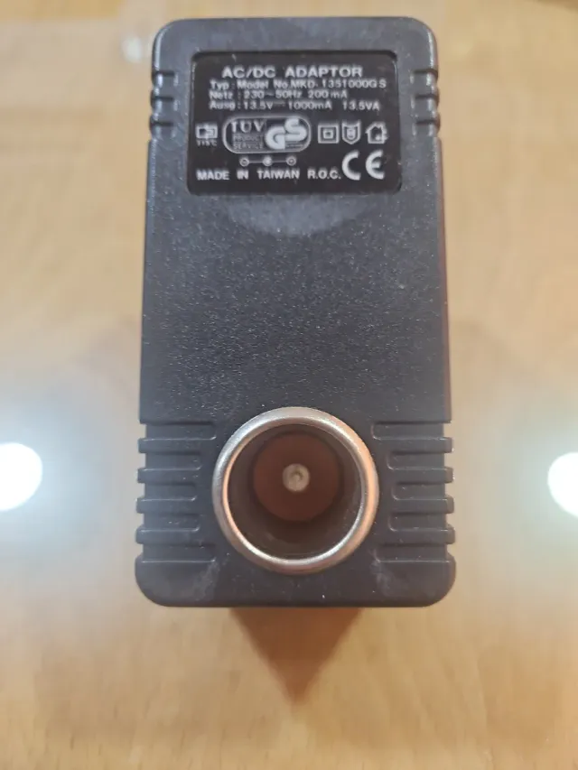 Adaptador AC/DC 13.5V 1000mA mechero coche