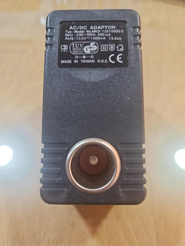 Adaptador AC/DC 13.5V 1000mA mechero coche