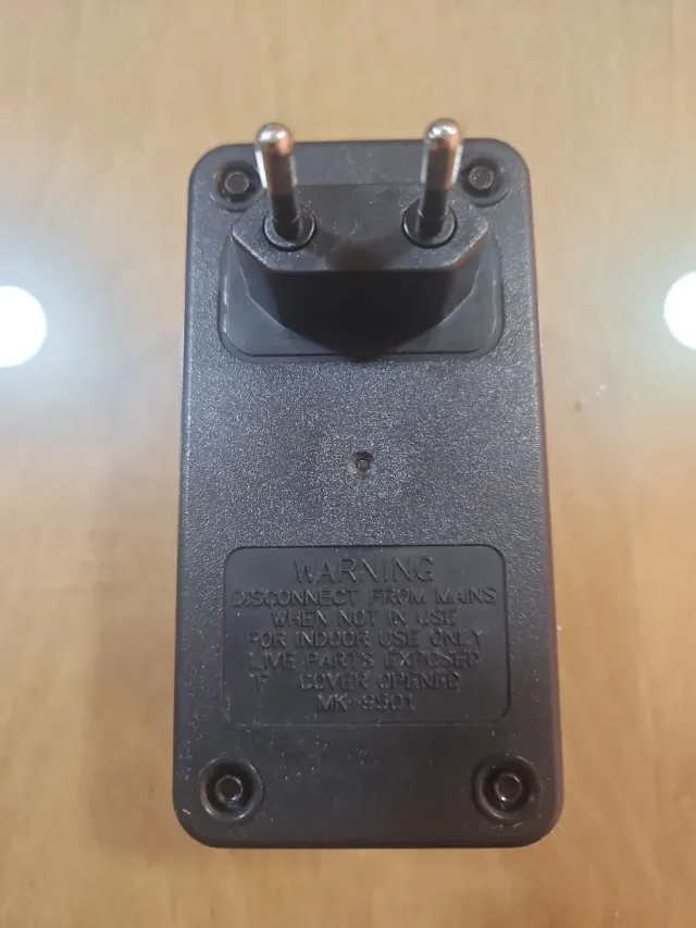 Adaptador AC/DC 13.5V 1000mA mechero coche