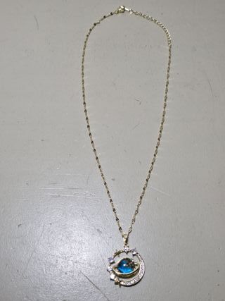 Bisutería: Collar con diseño estrellas y planeta.