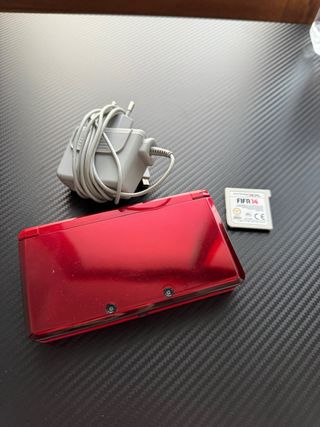 Nintendo 3DS Rossa + Caricatore + FIFA 14