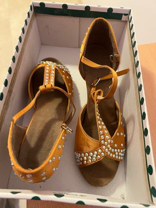 Zapatos de Salón Dorados con Brillantes