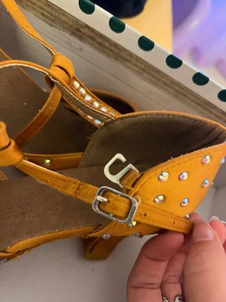 Zapatos de Salón Dorados con Brillantes