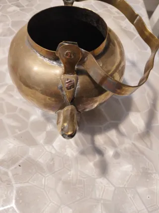 Tetera de latón antigua