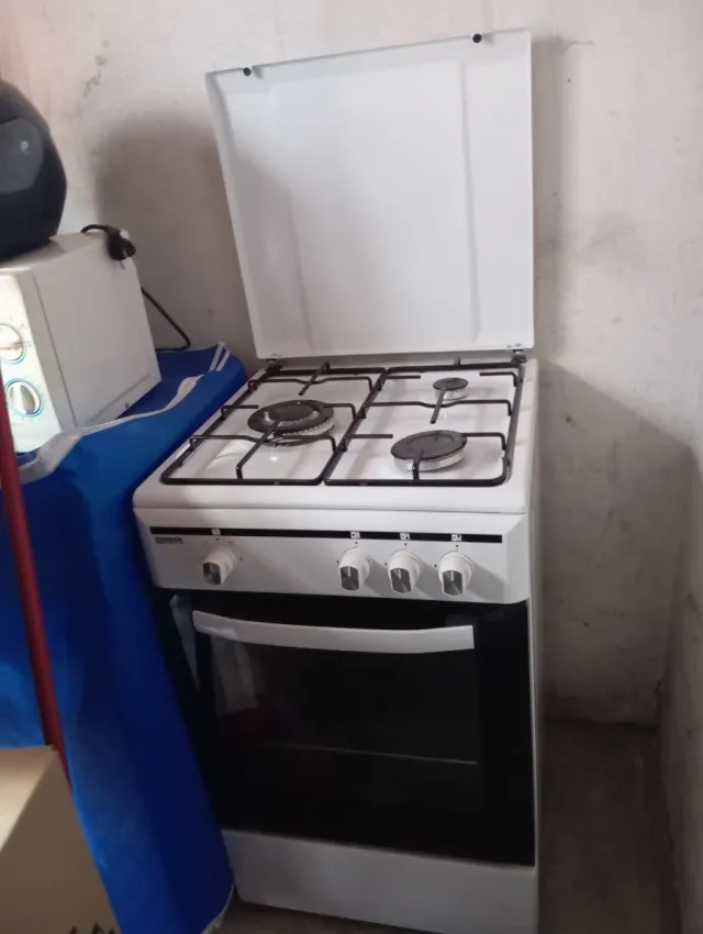 Cocina de gas blanca