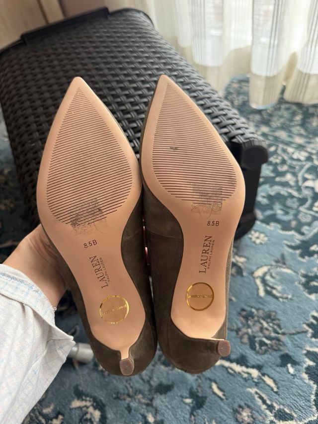 Zapatos de salón Ralph Lauren verde caqui