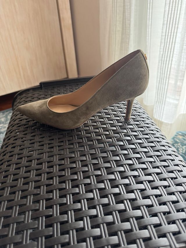 Zapatos de salón Ralph Lauren verde caqui