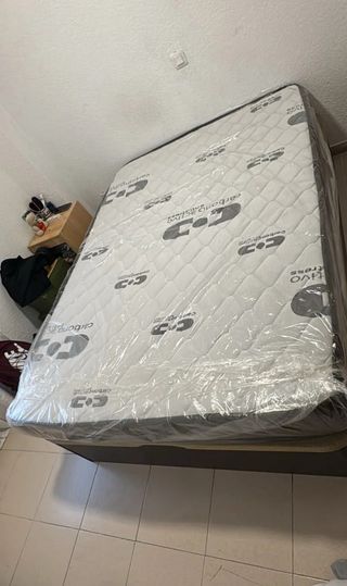 Canapé de matrimonio con colchón