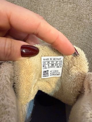 Zapatillas Adidas cálidas beige