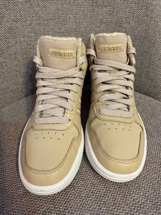 Zapatillas Adidas cálidas beige