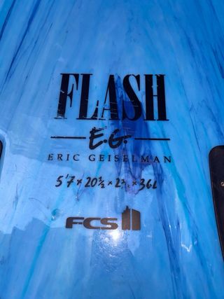 Softech Flash Tabla Surf 5.7 35L con quillas FCS 2