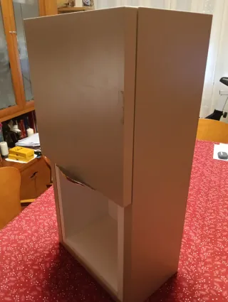 Mueble auxiliar beige y blanco