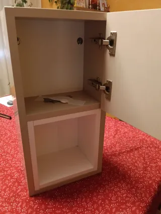 Mueble auxiliar beige y blanco