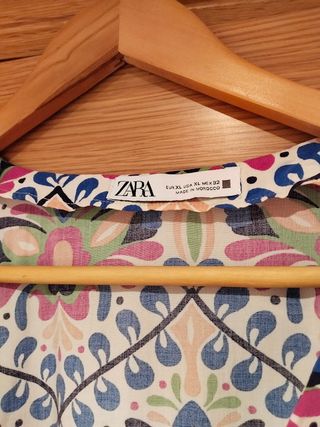 Blusa Zara flores mangas campana escote V
