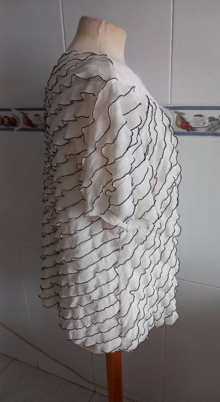 Blusa blanca volantes T. XL