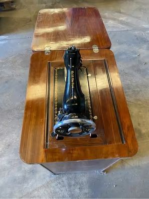 Máquina de Coser Alfa Antigua