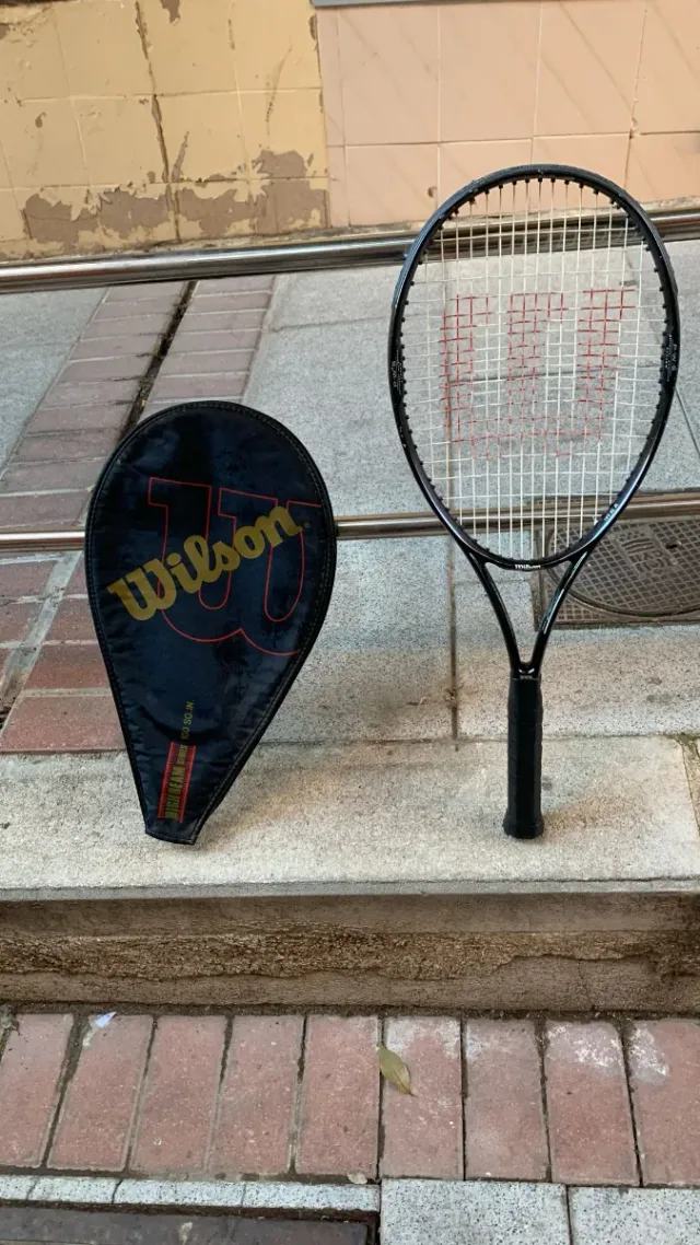 Raqueta de tenis Wilson Sting con funda