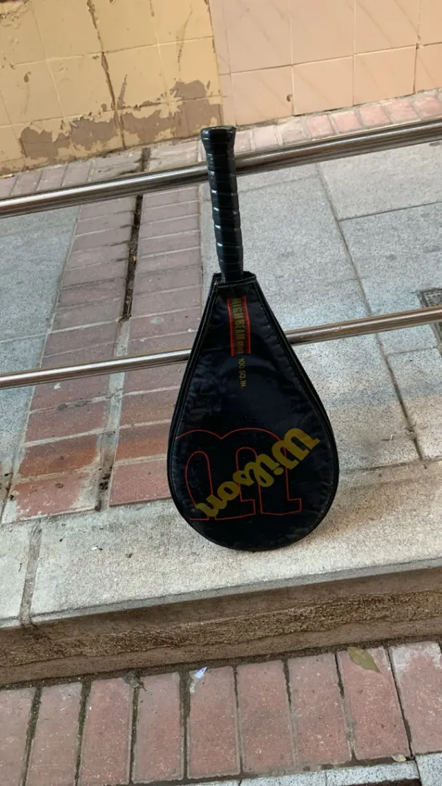 Raqueta de tenis Wilson Sting con funda