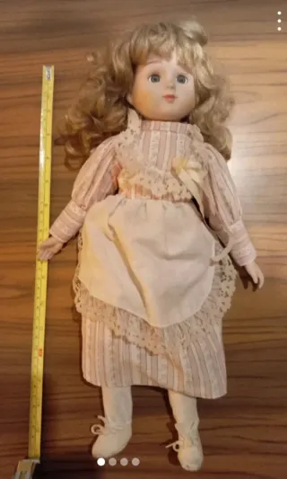 Muñeca de cerámica y trapo