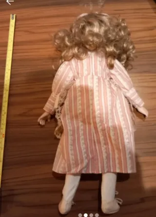 Muñeca de cerámica y trapo