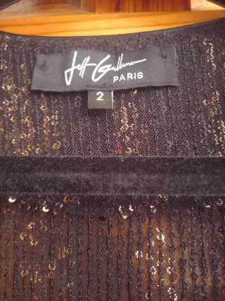 Chaqueta larga lentejuelas fiesta negra y dorada.