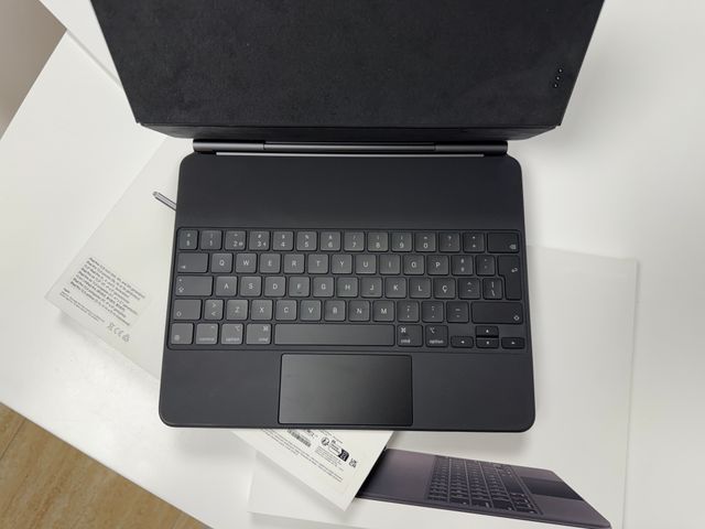 Apple Magic Keyboard para iPad Pro 12,9" PORTUGUES