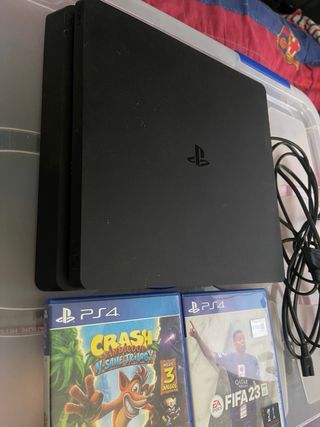 PS4 1TB + 3 Juegos + Cables