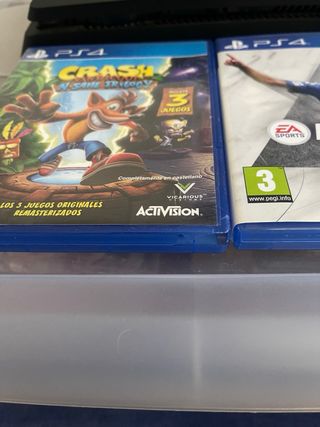 PS4 1TB + 3 Juegos + Cables