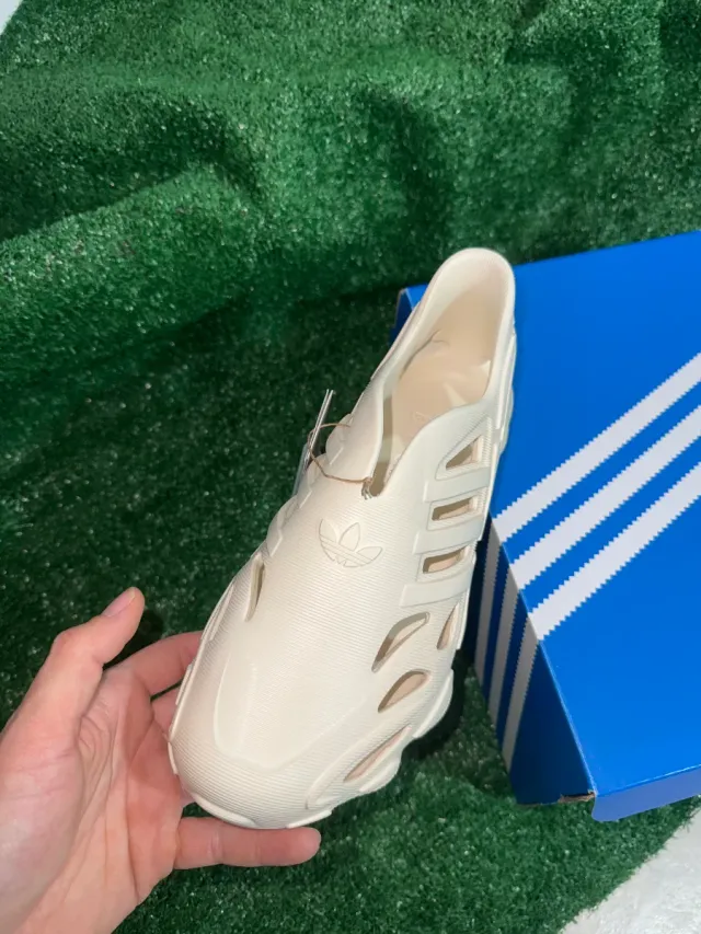 Zuecos Adidas Beige