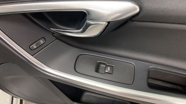 Volvo V60 D4 KINETIC AUT.