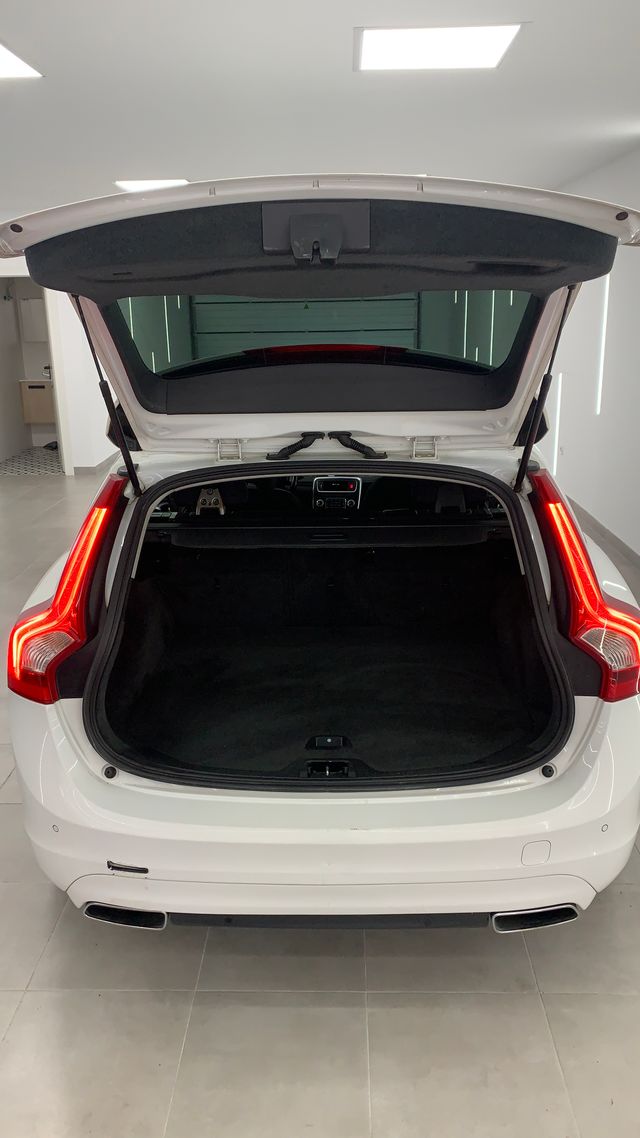 Volvo V60 D4 KINETIC AUT.