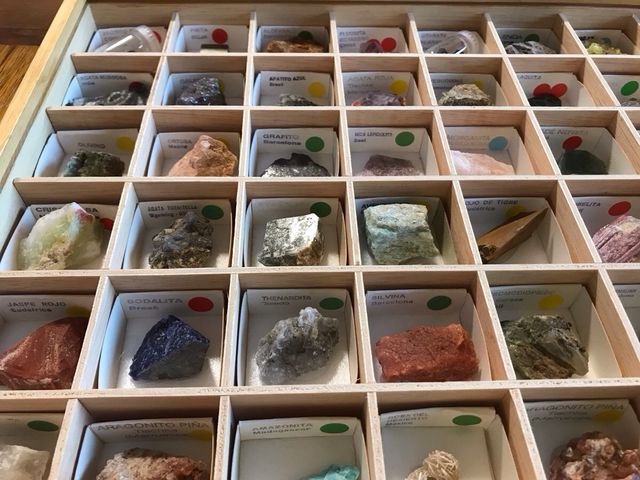 Collezione espositore 48 minerali