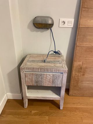 Mesilla rústica de madera