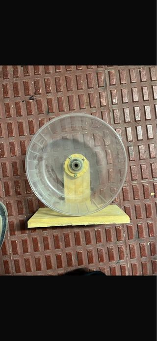 Rueda para hámster de plástico y madera