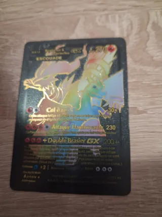 Carta Pokémon Reshiram & Charizard GX
