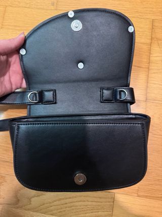Bolso bandolera Diesel letra D negro