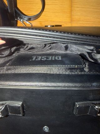 Bolso bandolera Diesel letra D negro