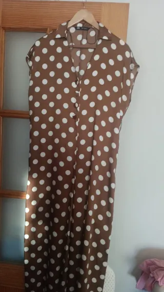 Mono lunares marrón y blanco