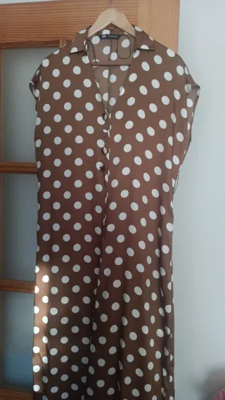 Mono lunares marrón y blanco