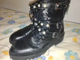 Botines negros mujer con perlas y hebillas