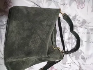 Bolso de ante verde,modelo Bouler de Banoffee