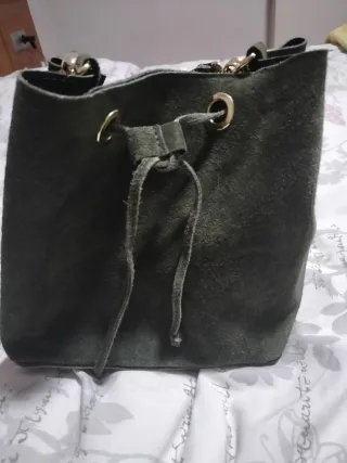 Bolso de ante verde,modelo Bouler de Banoffee