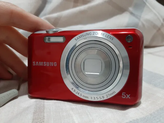 Fotocamera Samsung Rossa con Obiettivo Zoom 5x