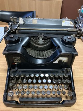 Máquina de escribir antigua H.Q.