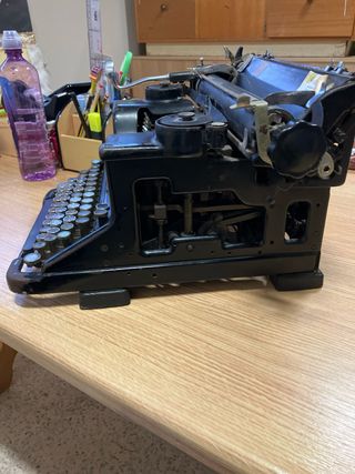 Máquina de escribir antigua H.Q.