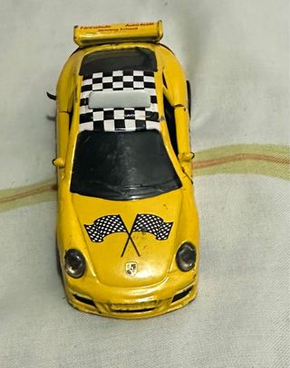 Porsche 911 Carreras 1:43 Amarillo