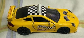 Porsche 911 Carreras 1:43 Amarillo