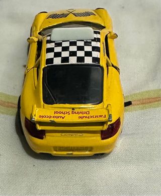 Porsche 911 Carreras 1:43 Amarillo