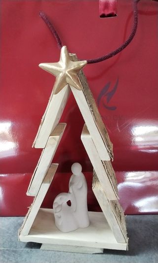 Decorazione natalizia albero con presepe